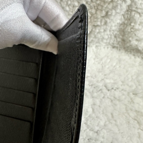 Authentic Louis Vuitton long Epi bifold wallet - Picture 6 of 16